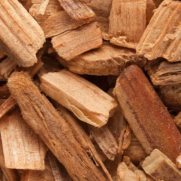 Suga Baddie scent bottom notes are Cedarwood chips illustrating bottom notes of textured musks, edenolide, and soft cedarwood.