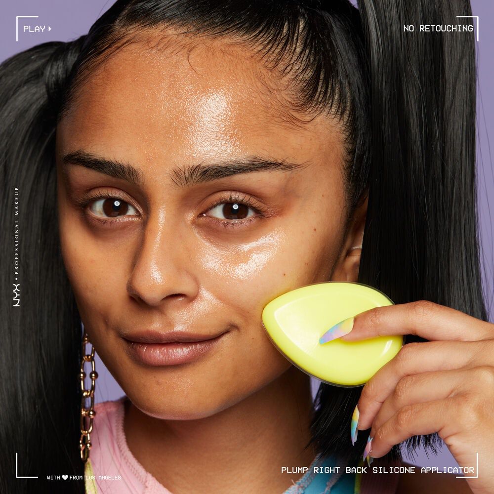 4 people apply a NYX foundation using NYX’s Plump RIght Back Silicone Applicator.