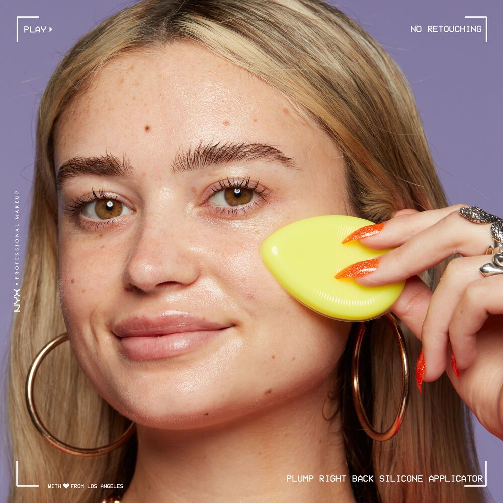 4 people apply a NYX foundation using NYX’s Plump RIght Back Silicone Applicator.