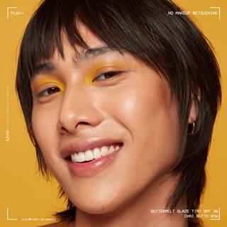 A glowy makeup style with natural, luminous finish.