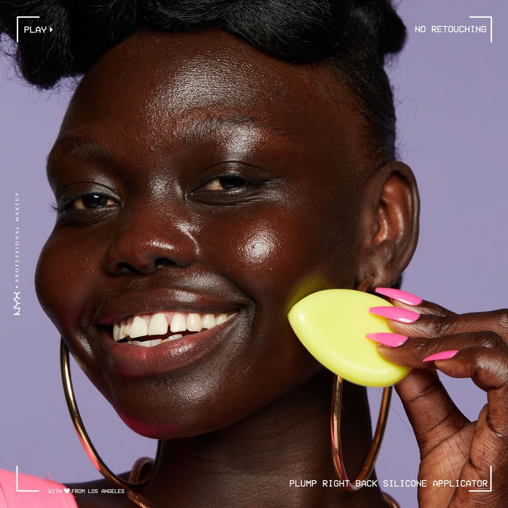 4 people apply a NYX foundation using NYX’s Plump RIght Back Silicone Applicator.