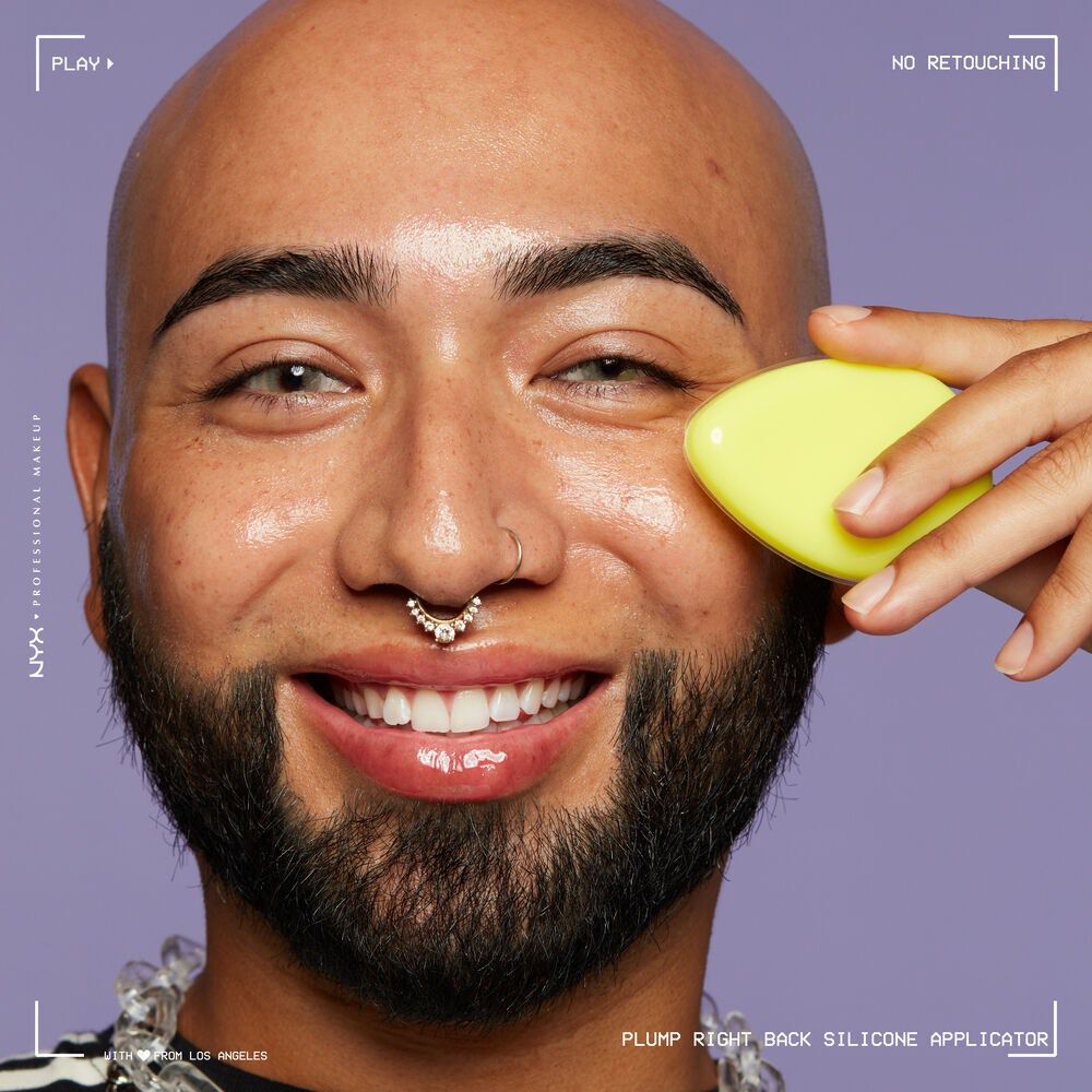 4 people apply a NYX foundation using NYX’s Plump RIght Back Silicone Applicator.